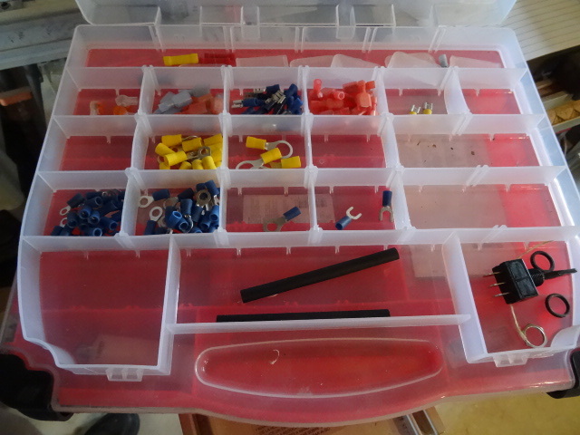 Plano lock jaw organizer
