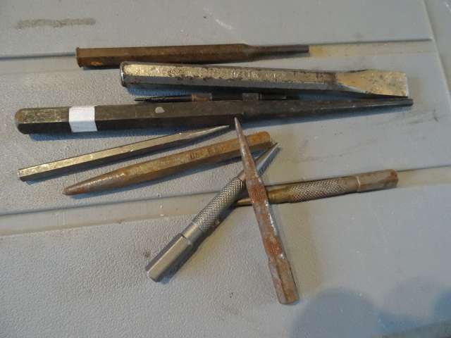 Set of punches and chisels
