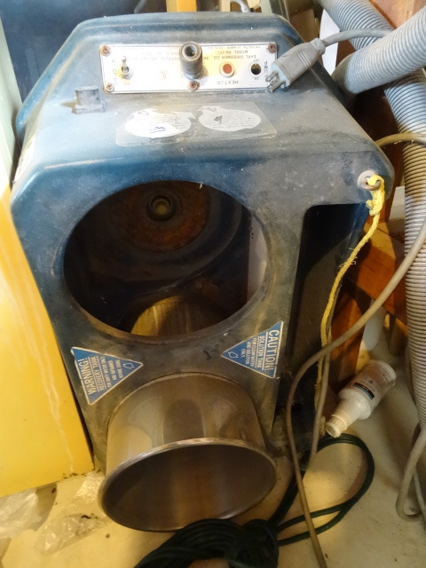 Carpet cleaning machine