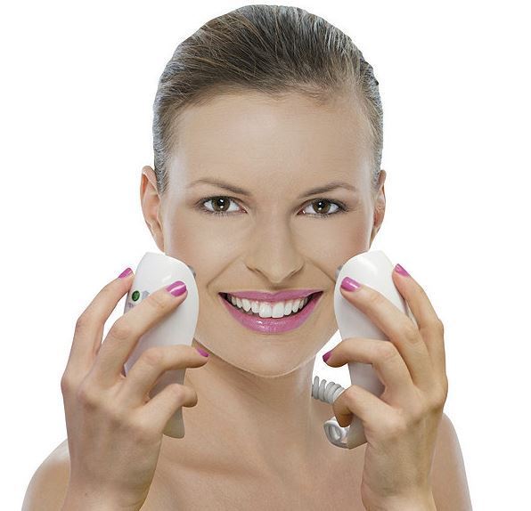 lot 111 image: Serious Skincare Facial Toning System