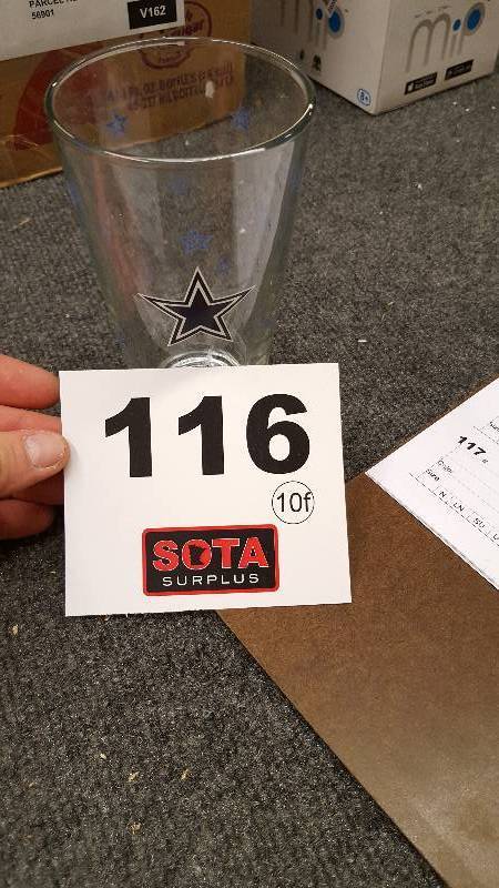 lot 116 image: NFL Color Changing Pint Glass  Cowboys