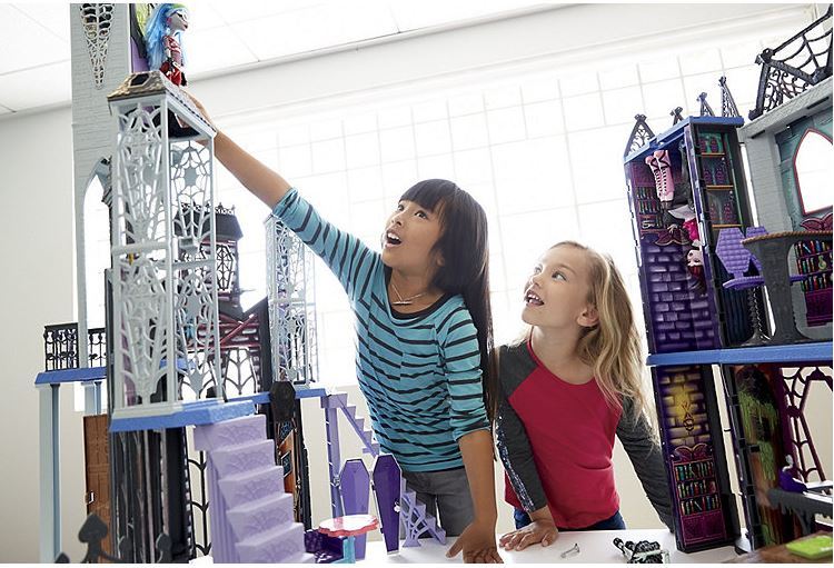 lot 93 image: Mattel Monster High Deadluxe High School Playset