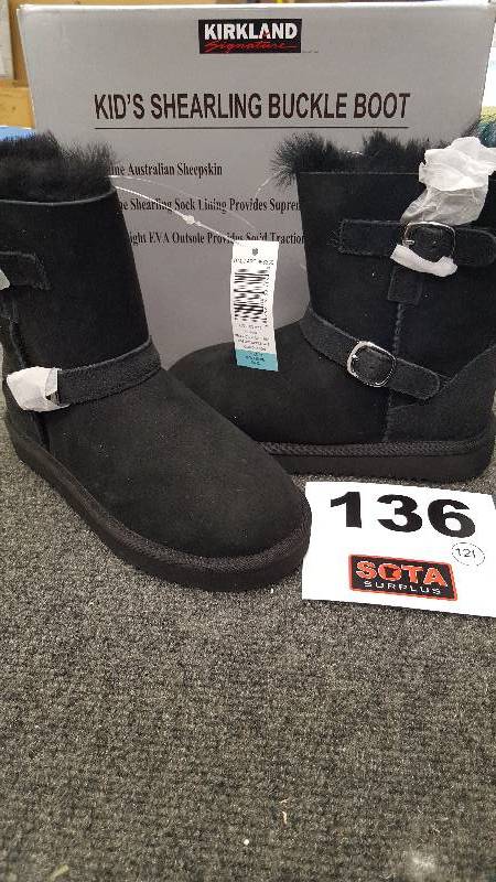 lot 136 image: KIDS SHEARLING BUCKLE BOOT  BLACK SZ 13