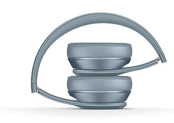 lot 161 image: Beats Solo 2 Headphones Power Blue