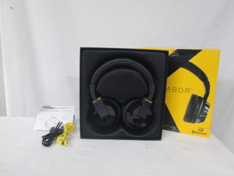 lot 29 image: Kicker Tabor Bluetooth Wireless Over-Ear Headphones