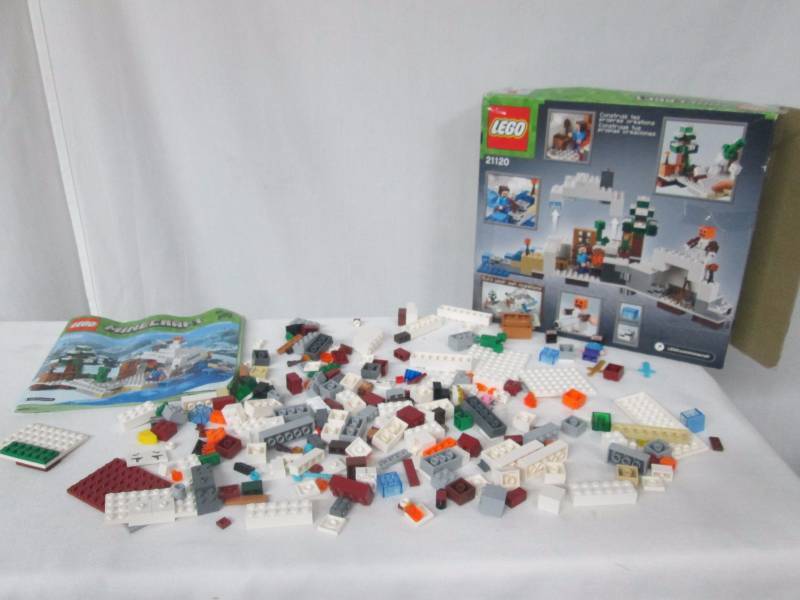 lot 65 image: Lego Minecraft Snow Hideout 21120