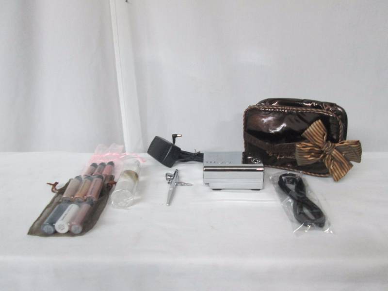lot 30 image: Belloccio Airbrush Makeup Standard Kit