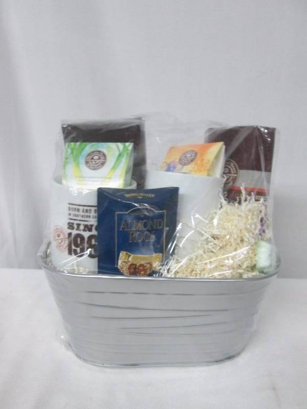 lot 76 image: Alder Creek Gift Baskets Coffee Bean & Tea Leaf