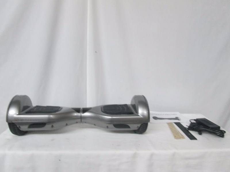lot 4 image: Ghostyard Self-Balancing 2-Wheeled Electric Scooter