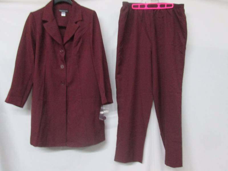 lot 80 image: Wearabouts Plus Elongated Jacket and Pant Set - Cranberry
