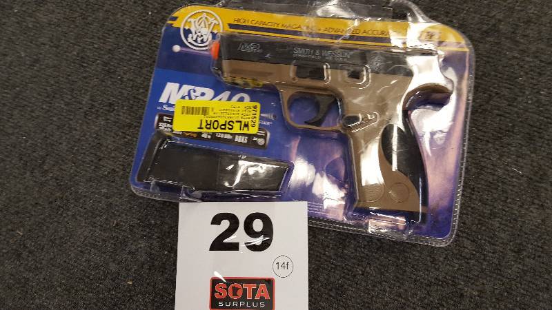 lot 29 image: Smith & Wesson M&P 40 Spring Powered Airsoft Pistol, Black