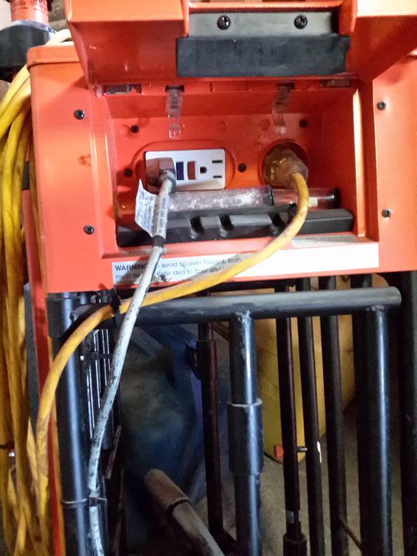 lot 5 image: Husky Light.. Untested