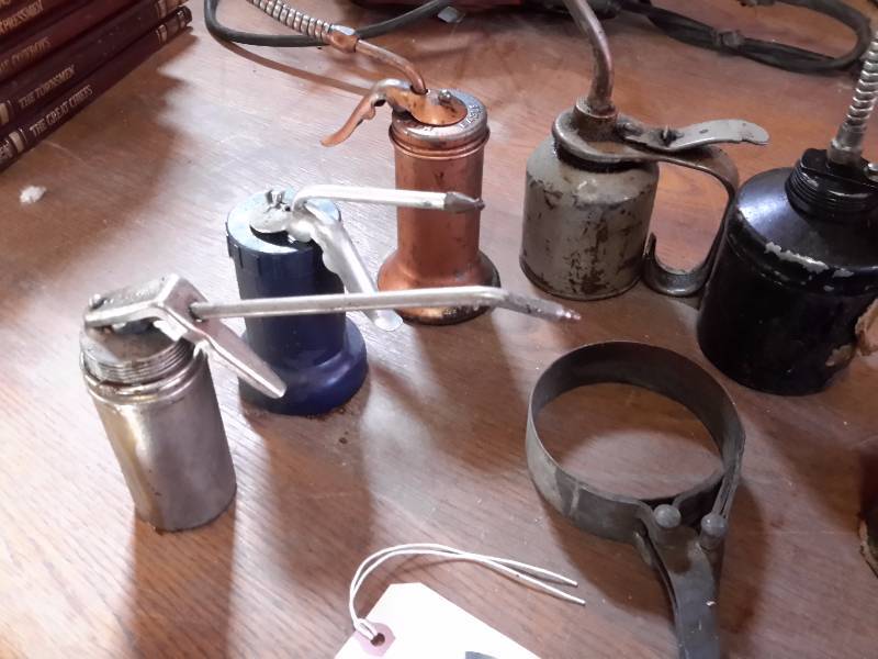 lot 53 image: Lot of old Oil Cans.. See pictures