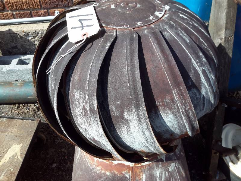 lot 14 image: Outside vent cupola Vent Spins. 18 in x 18 in x 36in h