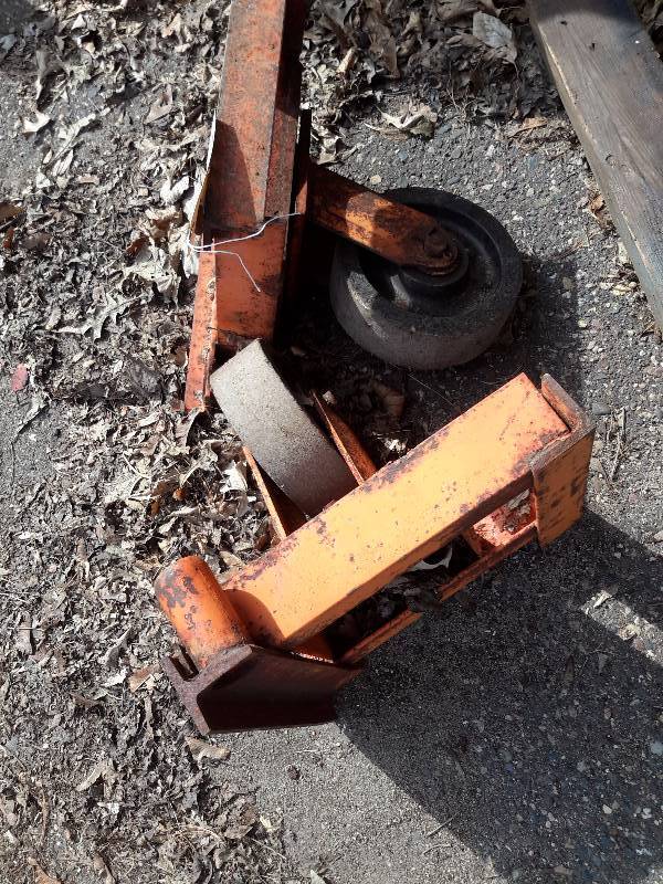 lot 21 image: Railway Express Cart Wheels