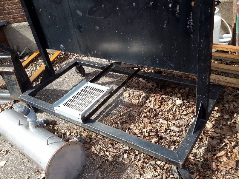 lot 34 image: Metal Rolling service panel cart.