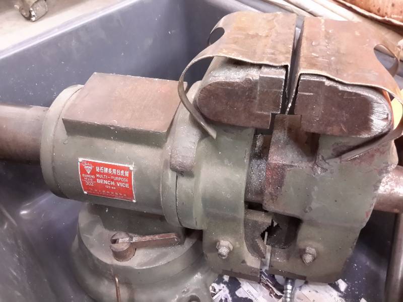 lot 2B image: Diamond Brand 120mm Bench Vise.. Very Heavy