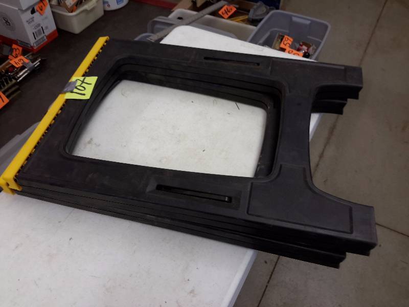 lot 2D image: 2 Plastic Folding Saw horses