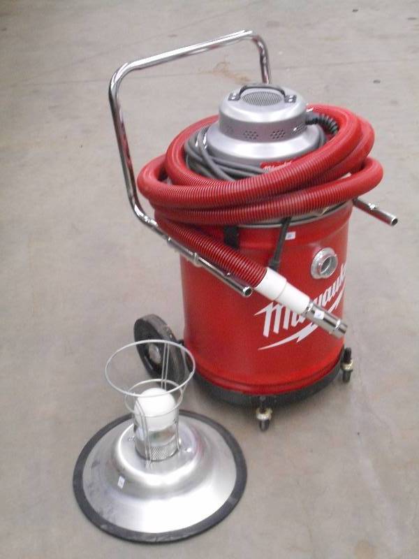 Milwaukee 11-Gallon WetDry Rolling...