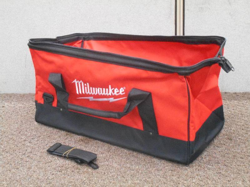 Milwaukee 11x22 Tool Bag With Sho...
