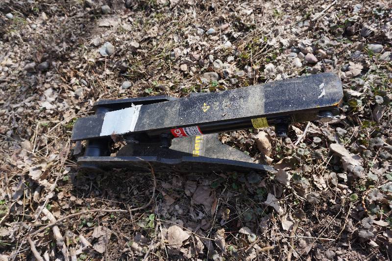 Gentec Model HT 824 Mini Excavator Weld On Hydraulic Thumb Attachment