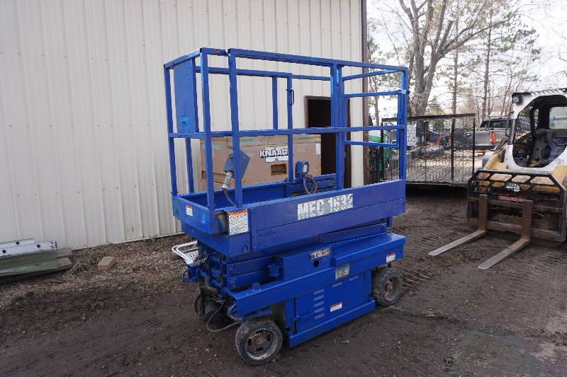 MEC Model 1632 Scissors Lift Man Lift Work Platform