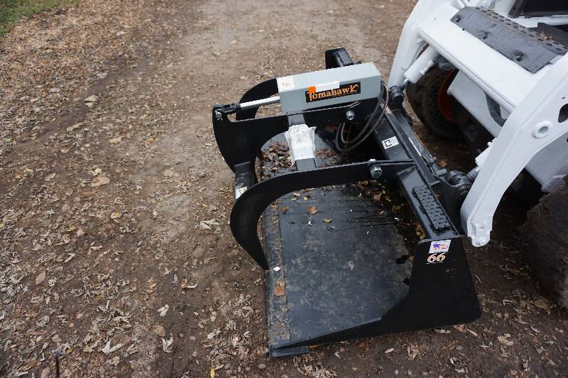 Tomahawk Brand Universal Mount Bobcat Skid Loader Skid Steer 66 Flat Bottom Grapple Bucket