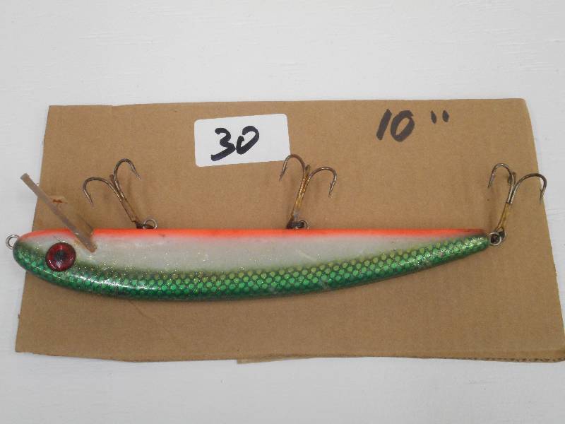 lot 30 image: (1) 10 Muskie Crankbait Lure ...