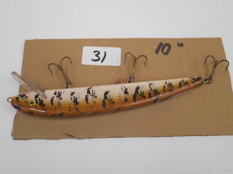 lot 31 image: (1) 10 Muskie Crankbait Lure ...