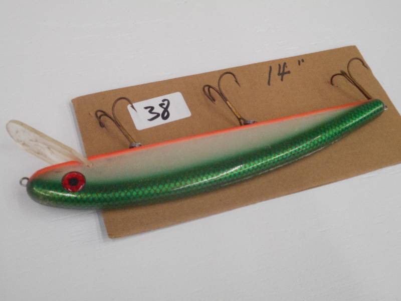 lot 38 image: (1) 14 Muskie Crankbait Lure ...