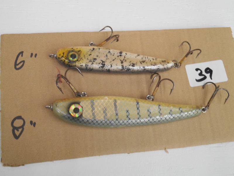 lot 39 image: (1) 6 & (1) 8 Muskie Crankbait Lu...