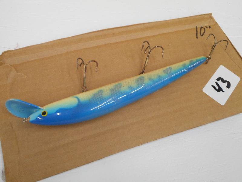 lot 43 image: (1) 10 Muskie Crankbait Lure ...