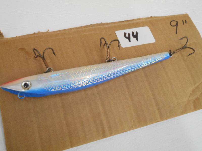lot 44 image: (1) 9 Muskie Crankbait Lure ...