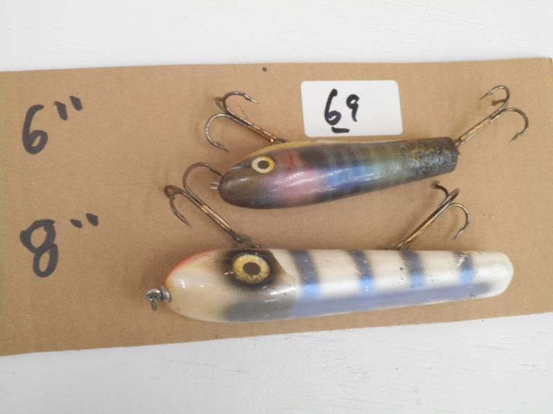lot 69 image: (1) 6 & (1) 8 Muskie Crankbait Lu...