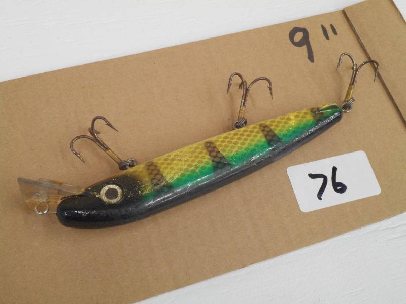 lot 76 image: (1) 9 Muskie Crankbait Lure ...