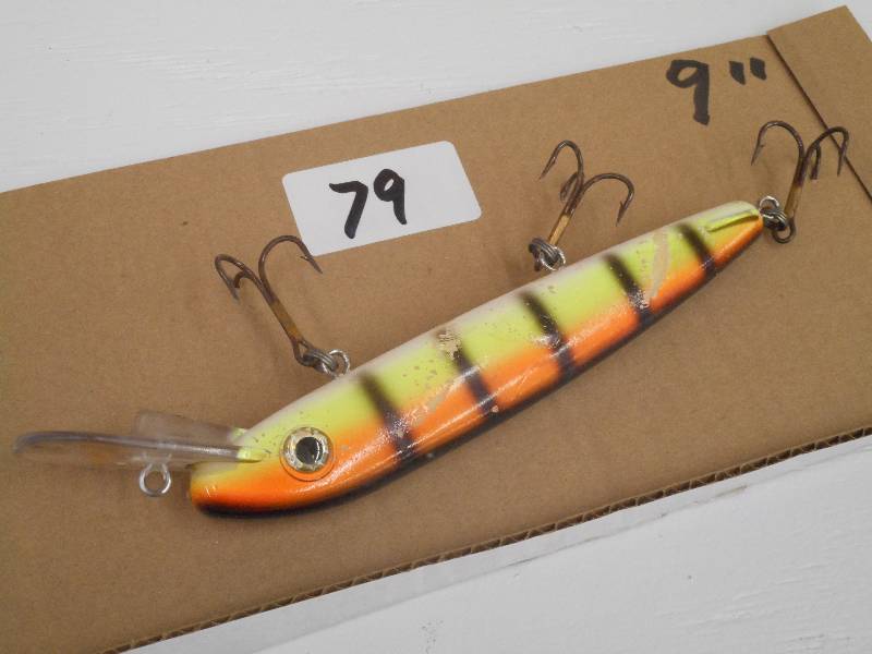 lot 79 image: (1) 9 Muskie Crankbait Lure ...
