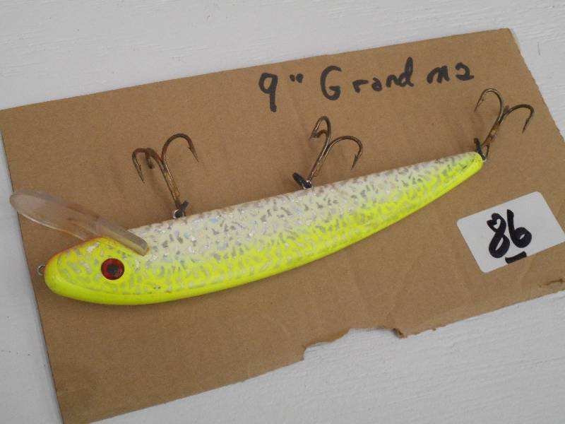 lot 86 image: (1) 9 Grandma Muskie Crankbait Lur...