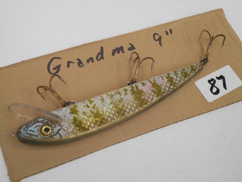 lot 87 image: (1) 9 Grandma Muskie Crankbait Lur...