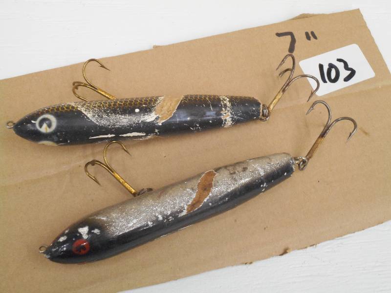 lot 103 image: (2) 7 Muskie Crankbait Lures ...