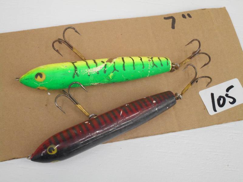 lot 105 image: (2) 7 Muskie Crankbait Lures ...