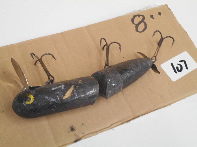 lot 107 image: (1) 8 Muskie Crankbait Lure...