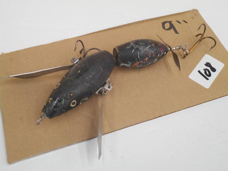 lot 108 image: (1) 9 Muskie Crankbait Lure ...