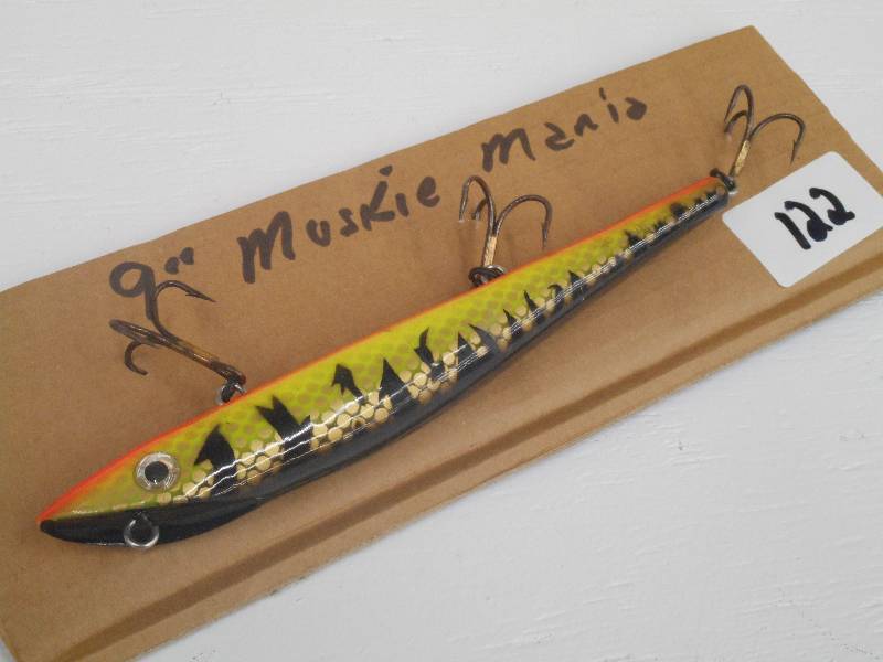 lot 122 image: (1) 9 Muskie Mania Muskie Crankbai...