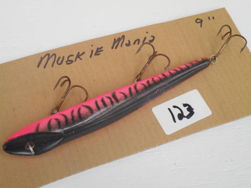 lot 123 image: (1) 9 Muskie Mania Muskie Crankbai...