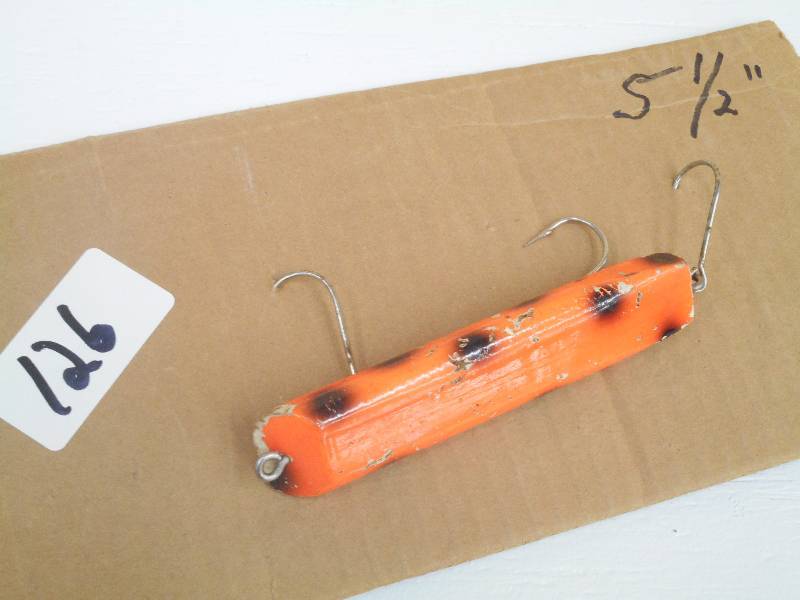lot 126 image: (1) 5.5 Muskie Crankbait Lure ...