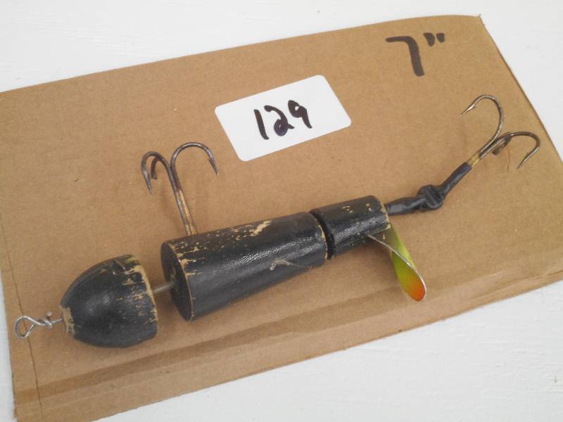 lot 129 image: (1) 7 Muskie Crankbait Lure ...