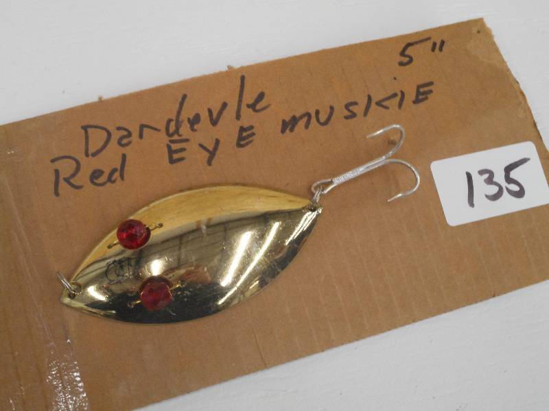 lot 135 image: (1) 5 Daredevil Red Eye Muskie Spo...