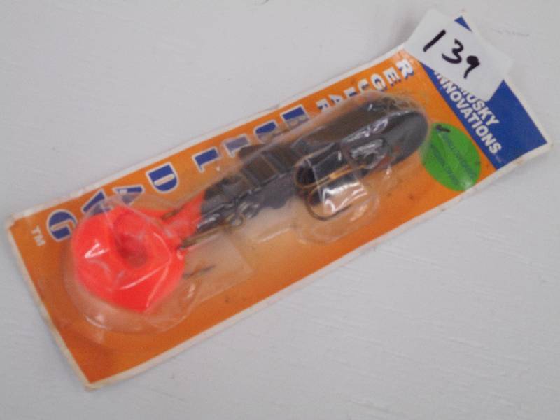 lot 139 image: New Bull Dog 12 Rubber Muskie Lure...