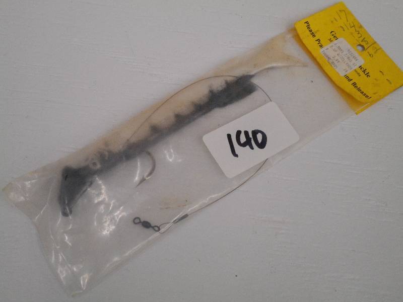 lot 140 image: New Genes Muskie Jig 78oz Jig Wit...