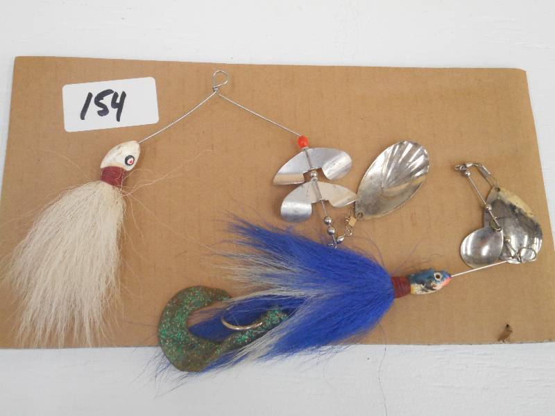 lot 154 image: (2) 8 Muskie Spinner Lures ...